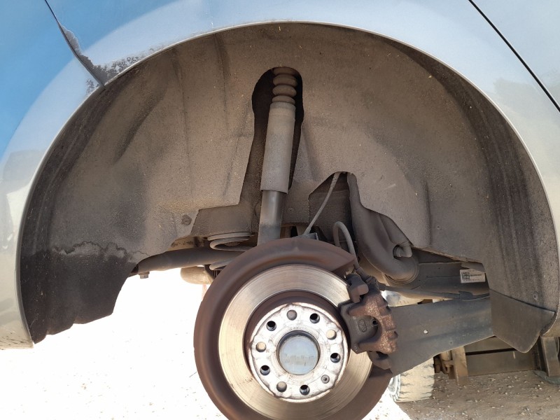 Recambio de plastico pase rueda tras. dch. para volkswagen golf vi (5k1) 1.6 tdi referencia OEM IAM 5K0810972D  