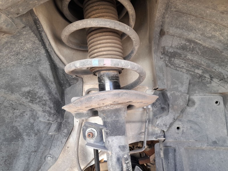 Recambio de amortiguador delantero derecho para nissan qashqai i (j10, nj10) 1.5 dci referencia OEM IAM E4302JD04A  