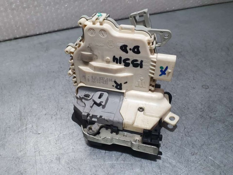 Recambio de cerradura puerta delantera derecha para audi a4 ber. (b8) básico referencia OEM IAM 8J1837016  6 PINES