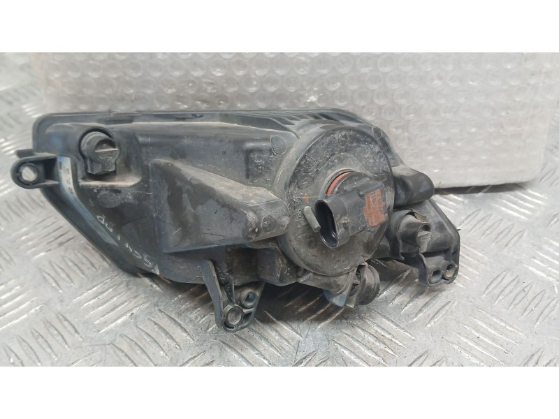 Recambio de faro antiniebla derecho para seat leon (5f1) 1.6 tdi referencia OEM IAM 6J9941702A HELLA 1NE01107702