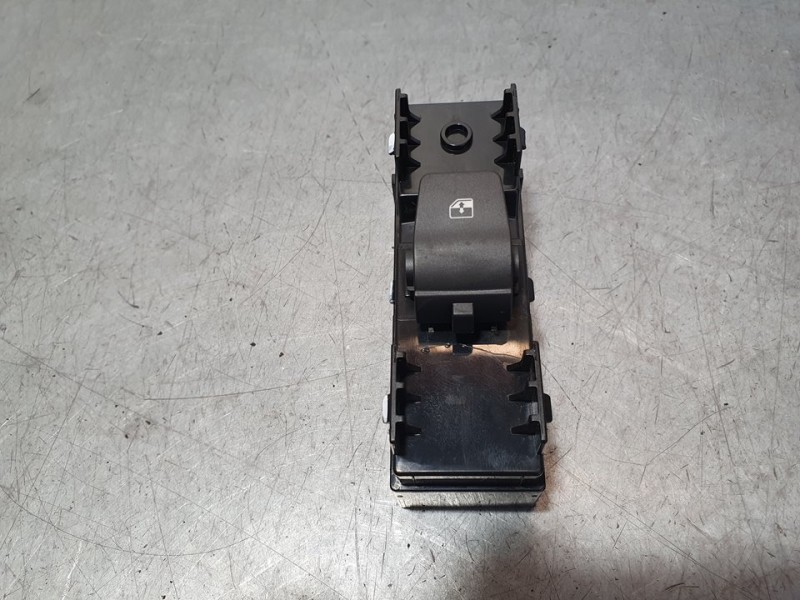 Recambio de mando elevalunas trasero izquierdo para hyundai i30 fastback klass referencia OEM IAM 93581G3010  