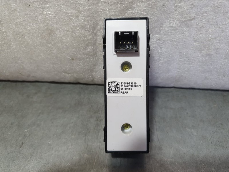 Recambio de mando elevalunas trasero izquierdo para hyundai i30 fastback klass referencia OEM IAM 93581G3010  