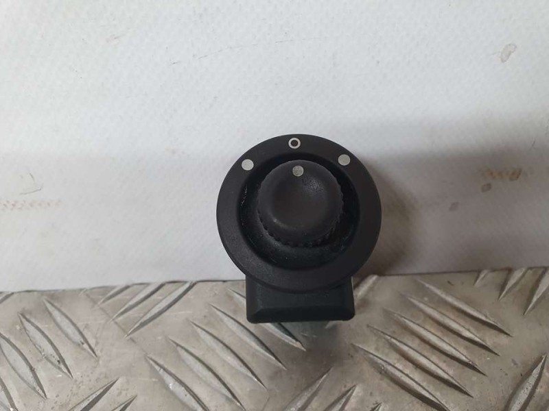 Recambio de mando retrovisor para renault clio iv expression referencia OEM IAM 255706283R  