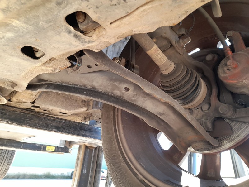 Recambio de brazo suspension inferior delantero izquierdo para nissan qashqai i (j10, nj10) 1.5 dci referencia OEM IAM 54501BB00