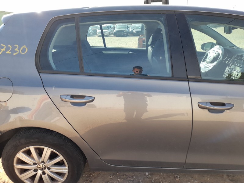 Recambio de puerta trasera derecha para volkswagen golf vi (5k1) 1.6 tdi referencia OEM IAM 5K6833056K  