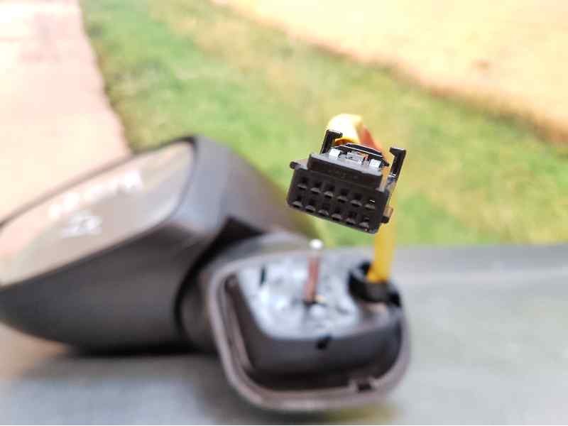 Recambio de retrovisor derecho para renault captur zen referencia OEM IAM  INUNDADO Y ROZADO ELECTRICO 11 CABLES