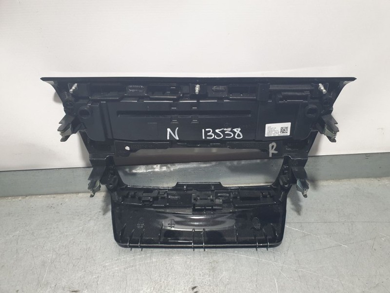 Recambio de mando radio para bmw serie x1 (f48) sdrive18d referencia OEM IAM 937145706 17B359CP0777 PREH