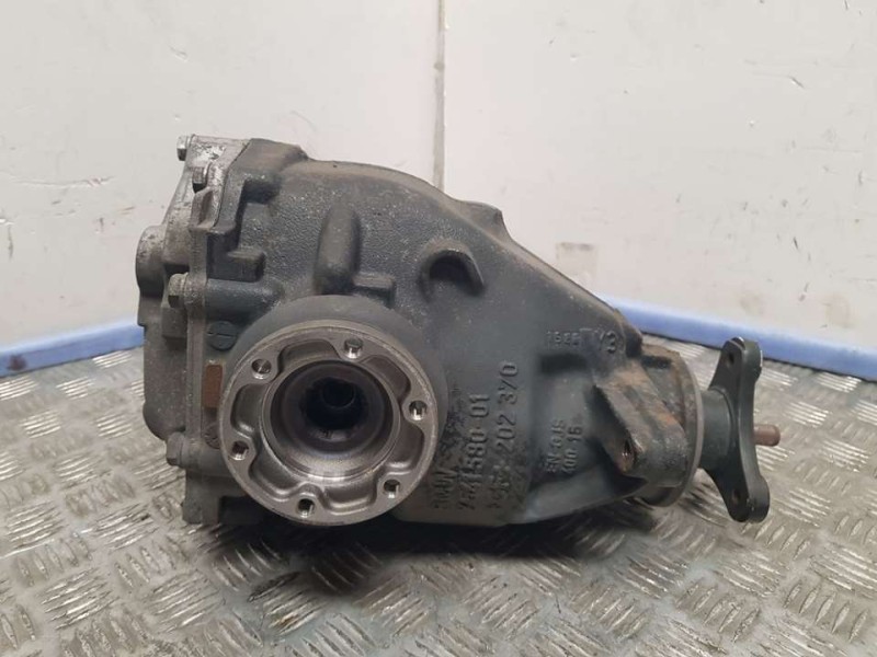 Recambio de diferencial trasero para bmw serie 1 berlina (e81/e87) 118d referencia OEM IAM 7566169  3 TORNILLOS