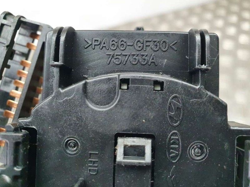 Recambio de mando limpia para kia rio 1.5 crdi emotion referencia OEM IAM 75733A  