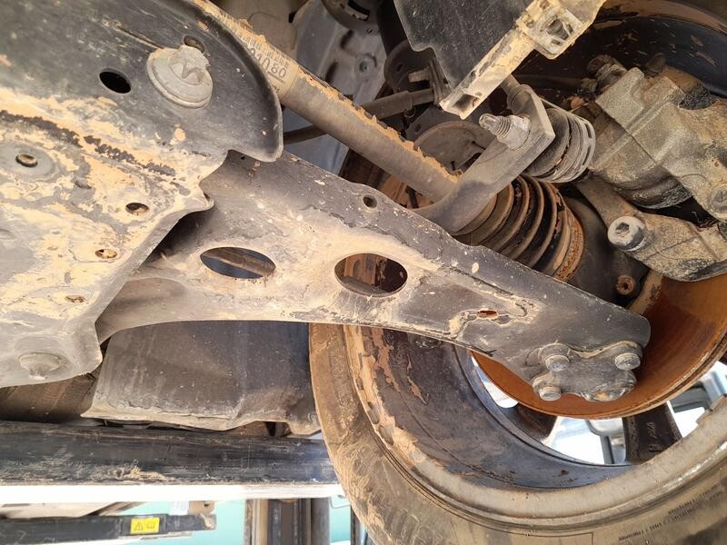 Recambio de brazo suspension inferior delantero izquierdo para opel corsa f (p2jo) 1.2 (68) referencia OEM IAM 9857903080  