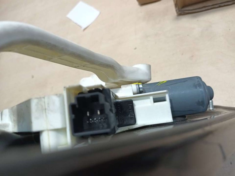 Recambio de elevalunas trasero derecho para land rover range rover sport hse referencia OEM IAM AH2217000AA  ELECTRICO 6 PINS