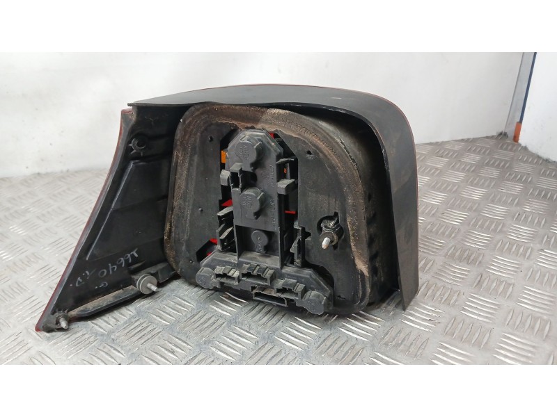 Recambio de piloto trasero derecho para volkswagen golf iv (1j1) 1.9 tdi referencia OEM IAM 1J6945096R TOCADO 