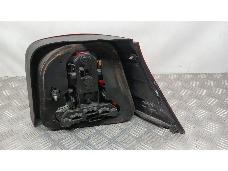 Recambio de piloto trasero izquierdo para volkswagen golf iv (1j1) 1.9 tdi referencia OEM IAM 1J6945095Q  084411981L
