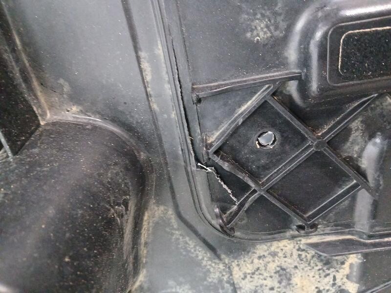 Recambio de cubrecarter para jeep avenger (j2) electric referencia OEM IAM 9847060580 DELANTERO PARTE BAJA COCHE TOCADO