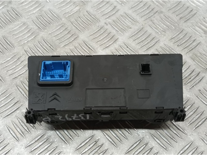 Recambio de mando climatizador para peugeot 308 active referencia OEM IAM 69907002  VALEO
