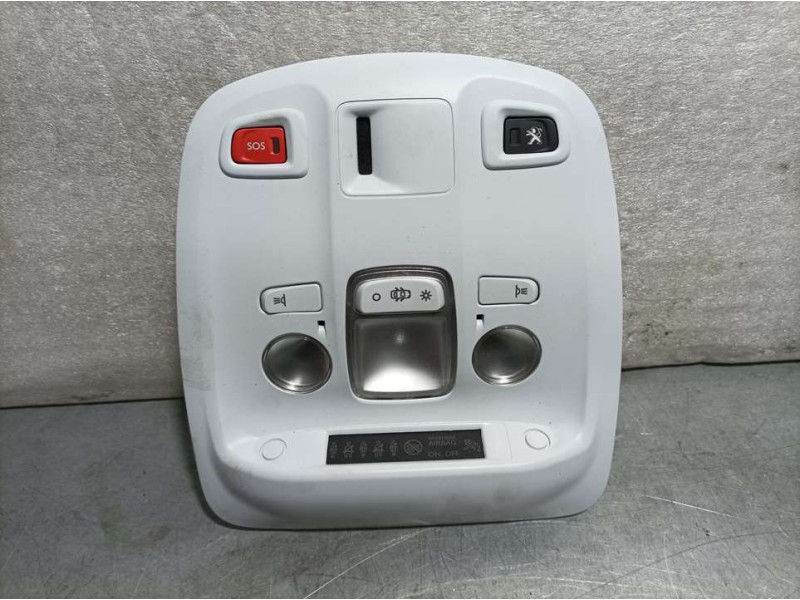 Recambio de luz interior para peugeot 308 allure referencia OEM IAM 9677821577  
