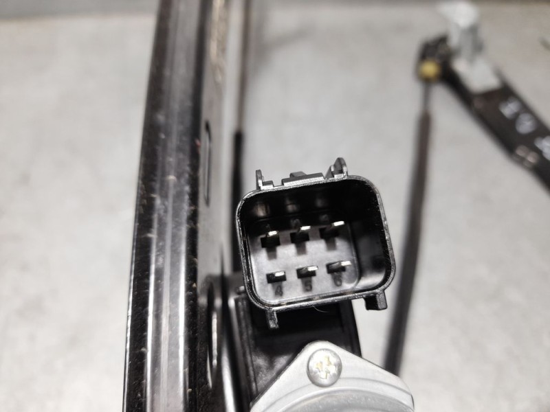 Recambio de elevalunas delantero izquierdo para ssangyong family referencia OEM IAM AM51U23201BH  ELECTRICO 6 PINES