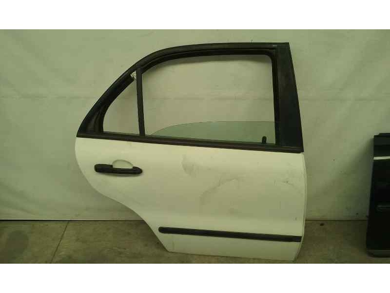 Recambio de puerta trasera derecha para fiat marea berlina (185) td 75 sx referencia OEM IAM  CRISTAL PEQUEÑO ROTO 