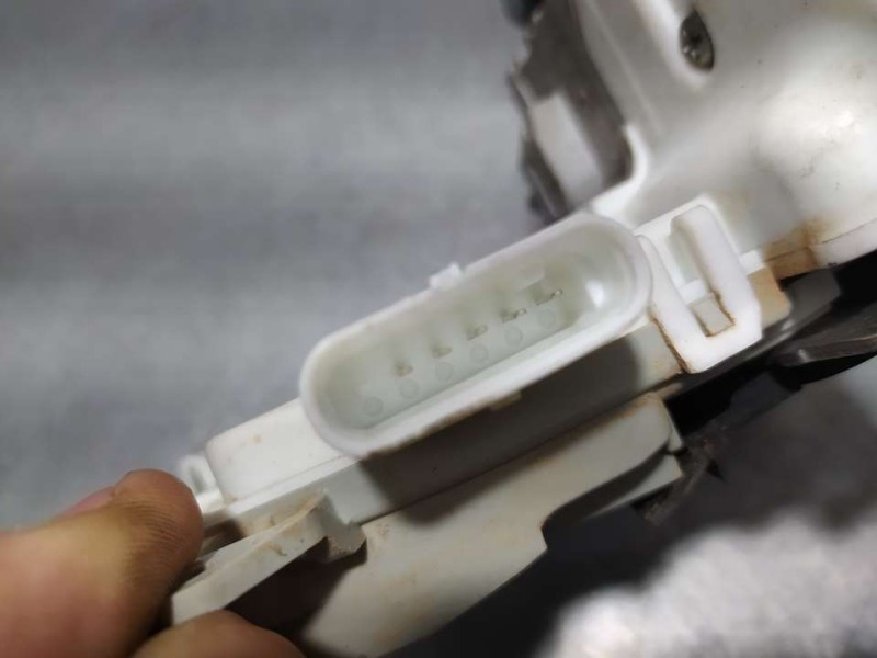 Recambio de cerradura puerta trasera izquierda para audi q2 (gab) 30 tfsi design referencia OEM IAM 8K0839015H  5 PINES