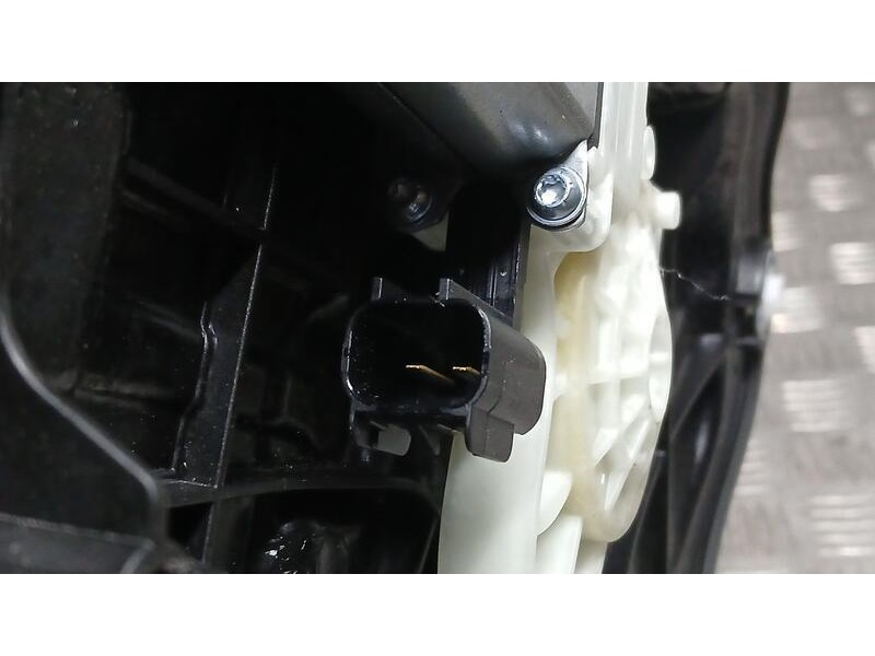 Recambio de elevalunas trasero derecho para ford focus st-line referencia OEM IAM JX7BA27000CH ELECTRICO 2 PINS 