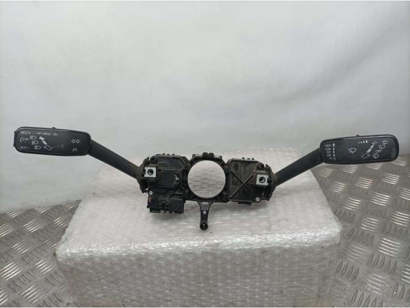 Recambio de mando luces y limpia para skoda fabia 1.0 mpi referencia OEM IAM 5C0953501H  