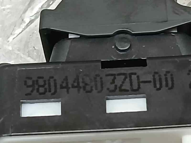 Recambio de mando elevalunas trasero derecho para peugeot 2008 (p1) allure referencia OEM IAM 98044803ZD  