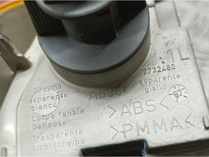 Recambio de piloto delantero izquierdo para fiat punto berl. (176) 60 sx referencia OEM IAM 7732480  