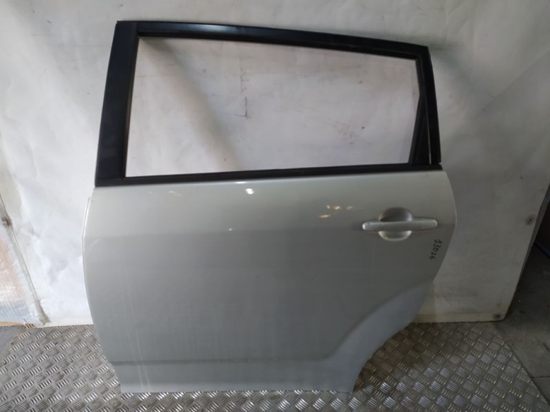 Recambio de puerta trasera izquierda para toyota corolla verso (r1) 2.2 d-4d luna referencia OEM IAM 670040F010  