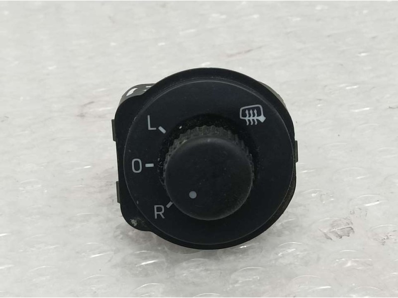 Recambio de mando retrovisor para skoda fabia 1.0 mpi referencia OEM IAM 5JB959565  