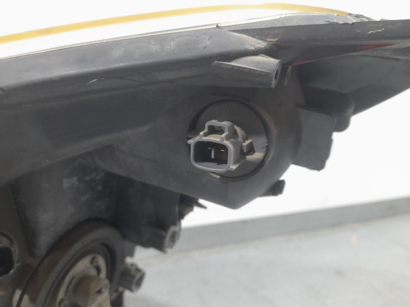 Recambio de faro derecho para toyota corolla verso (zer_, zze12_, r1_) 2.2 d-4d (aur10_) referencia OEM IAM 811300F010 STANLEY 7