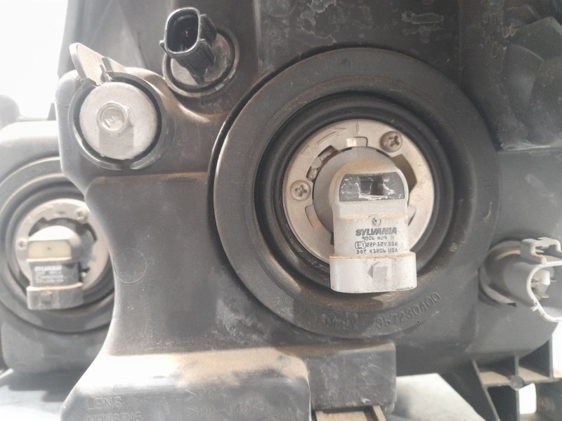 Recambio de faro derecho para toyota corolla verso (zer_, zze12_, r1_) 2.2 d-4d (aur10_) referencia OEM IAM 811300F010 STANLEY 7