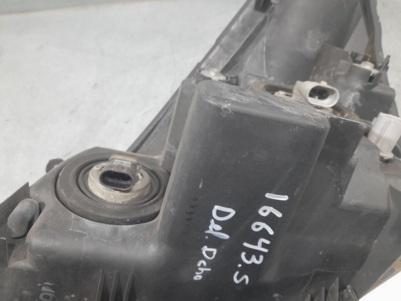 Recambio de faro derecho para toyota corolla verso (zer_, zze12_, r1_) 2.2 d-4d (aur10_) referencia OEM IAM 811300F010 STANLEY 7