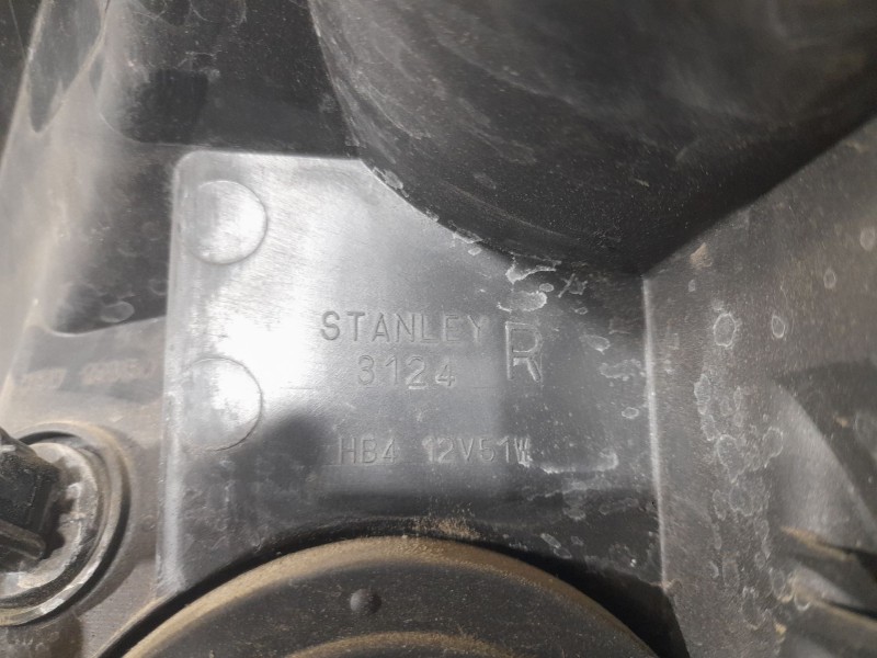 Recambio de faro derecho para toyota corolla verso (zer_, zze12_, r1_) 2.2 d-4d (aur10_) referencia OEM IAM 811300F010 STANLEY 7