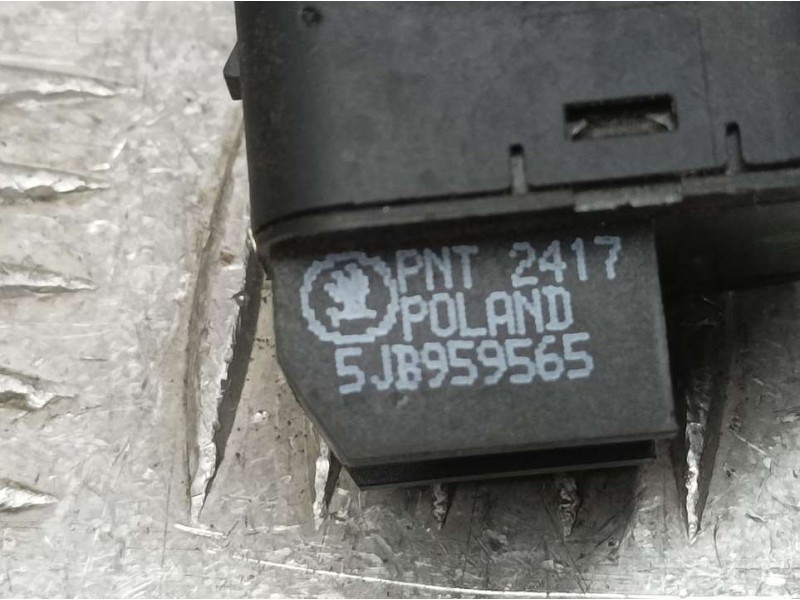 Recambio de mando retrovisor para skoda fabia 1.0 mpi referencia OEM IAM 5JB959565  