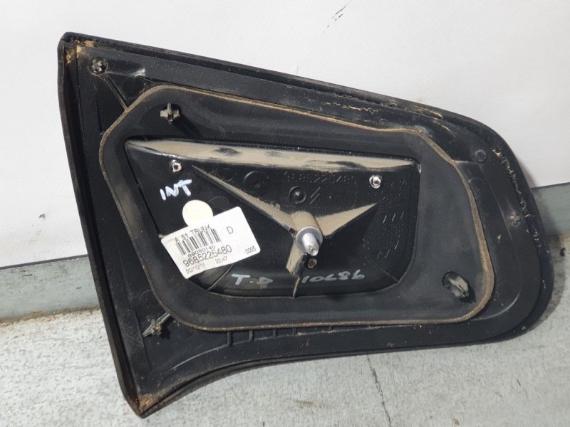 Recambio de piloto trasero derecho para citroën c3 business referencia OEM IAM   INTERIOR PATICAS ROTAS