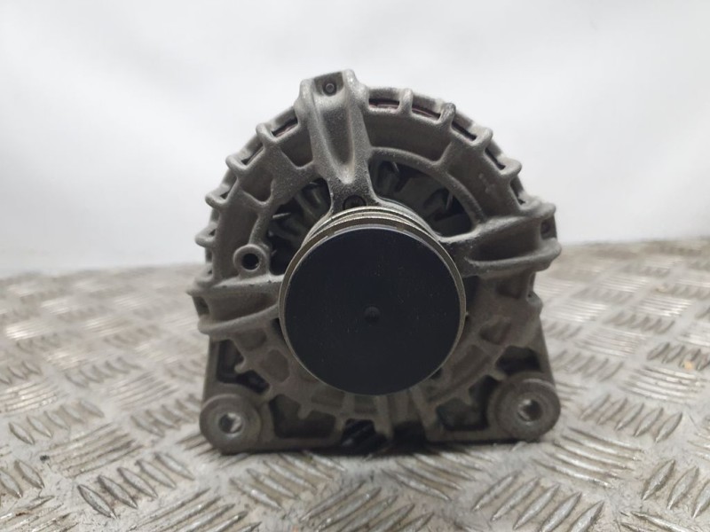 Recambio de alternador para renault megane iv berlina 5p zen referencia OEM IAM 231004EA0AF  