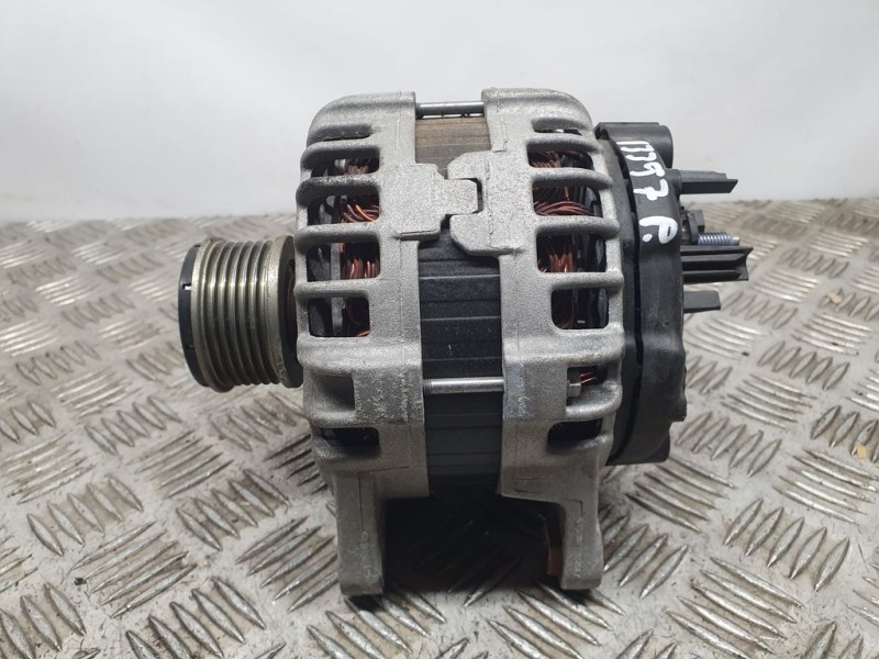 Recambio de alternador para renault megane iv berlina 5p zen referencia OEM IAM 231004EA0AF  