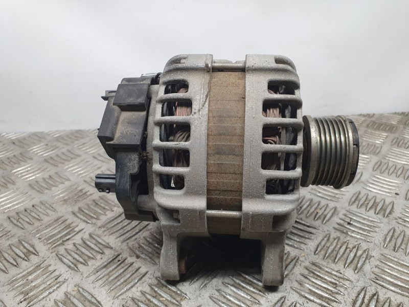 Recambio de alternador para renault megane iv berlina 5p zen referencia OEM IAM 231004EA0AF  