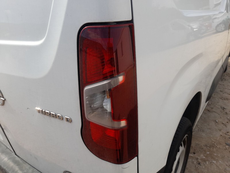 Recambio de piloto trasero derecho para opel combo furgoneta/monovolumen (k9) 1.5 d referencia OEM IAM 9820554880  