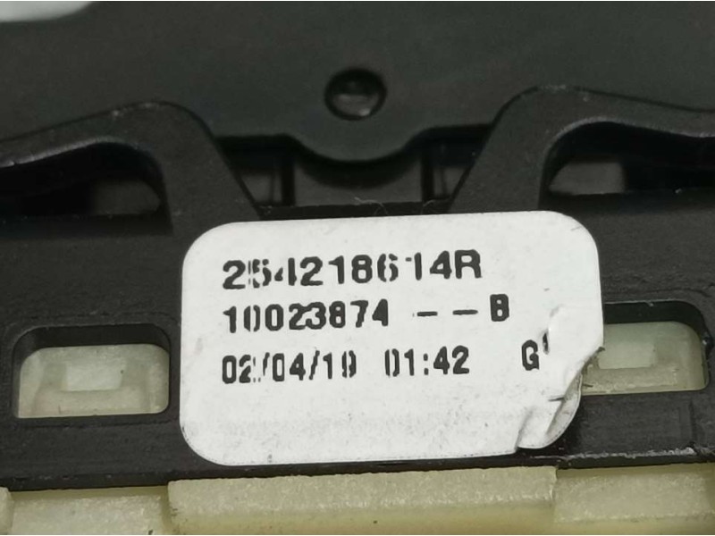 Recambio de mando elevalunas trasero derecho para renault clio iv business referencia OEM IAM 254218614R  