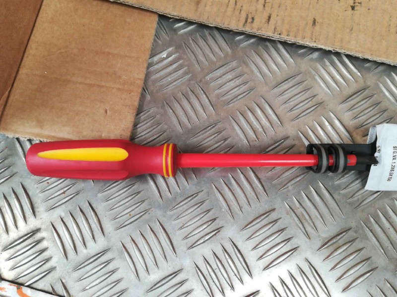 Recambio de destornillador maurer para » otros... no usar standard referencia OEM IAM 2324988 SEG.VA.1,2X6,5X150 