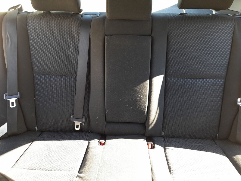 Recambio de asientos traseros para toyota avensis (_t25_) 2.2 d-4d (adt251_) referencia OEM IAM   