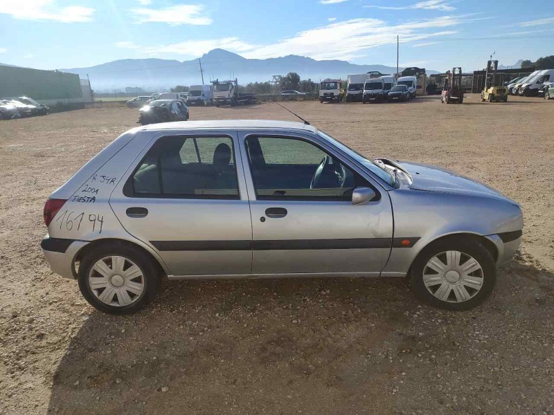 ford fiesta berlina (dx) del año 2001