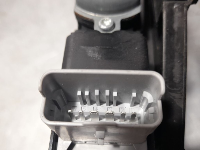 Recambio de elevalunas delantero derecho para peugeot 208 (p2) allure referencia OEM IAM 9829043380  ELECTRICO 6 PINS