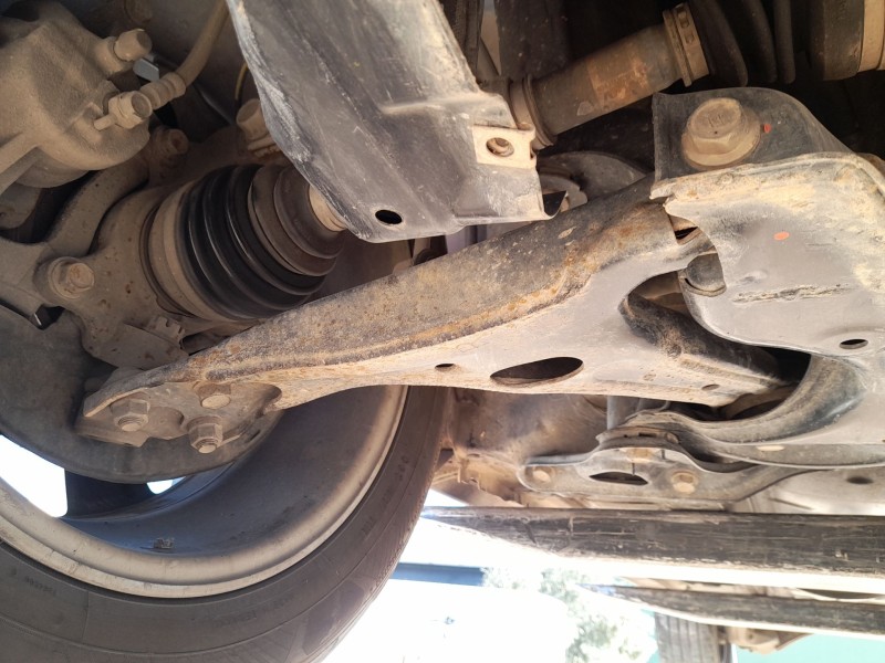 Recambio de brazo suspension inferior delantero derecho para toyota avensis (_t25_) 2.2 d-4d (adt251_) referencia OEM IAM 480691