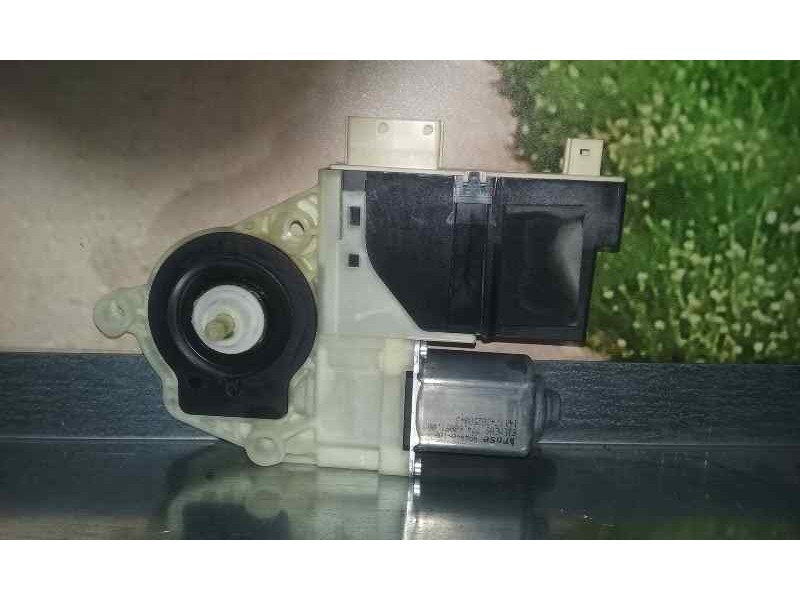 Recambio de motor elevalunas delantero derecho para citroën c4 berlina collection referencia OEM IAM 9681574880 964876100 BROSE