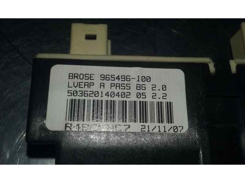 Recambio de motor elevalunas delantero derecho para citroën c4 berlina collection referencia OEM IAM 9681574880 964876100 BROSE