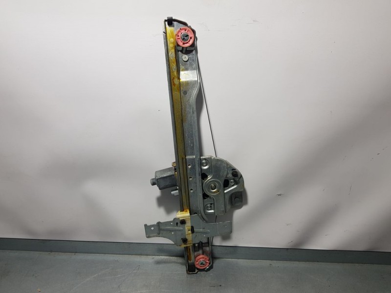 Recambio de elevalunas delantero derecho para peugeot 208 active referencia OEM IAM 9673154380 A002C501 LAMES ELECTRICO 2 PINS