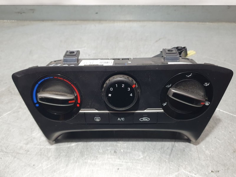 Recambio de mando calefaccion / aire acondicionado para hyundai i20 active trend referencia OEM IAM 97250C8031 HC13LLM2218 