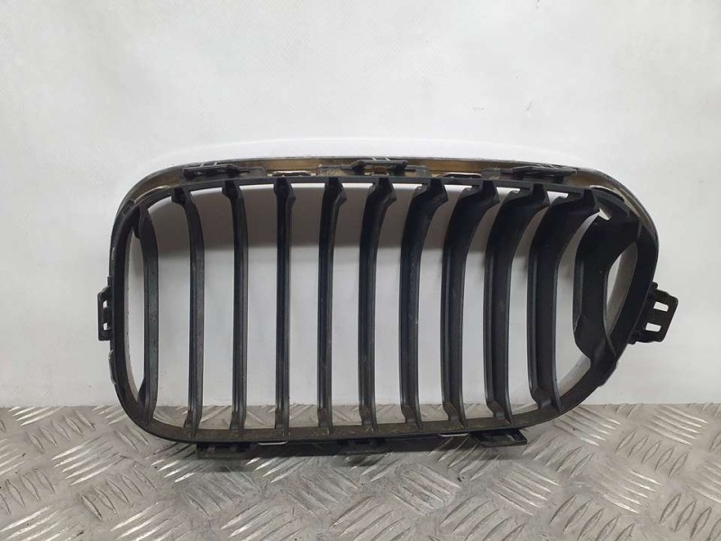 Recambio de rejilla delantera para bmw serie 1 lim. (f20/f21) 116i referencia OEM IAM 7371748  DERECHA